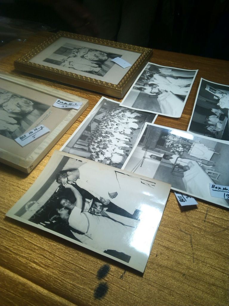 गुमनामी के बक्से से मिली परिजनों की तस्वीरें