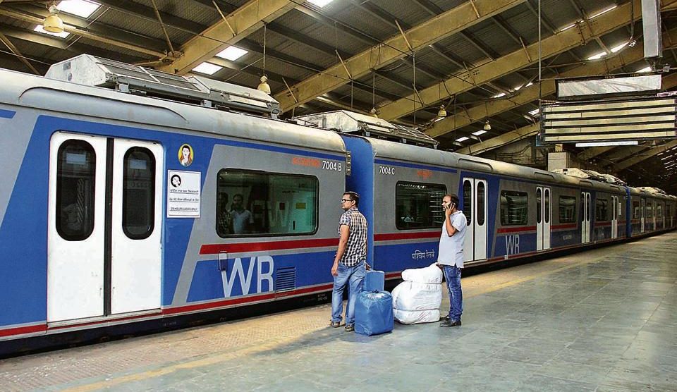 मुंबई की पहली एसी ट्रेन,आज होगी रवाना