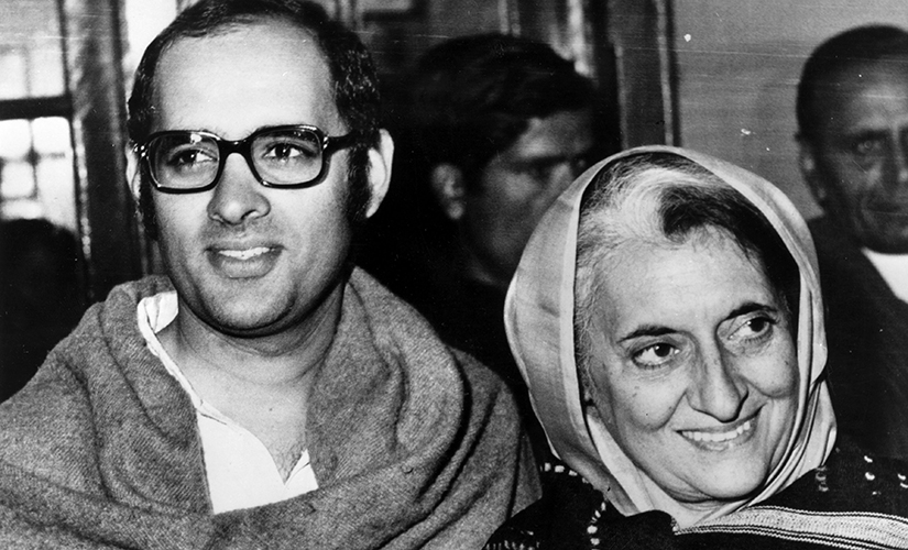 संजय गांधी अपनी मां इंदिरा के साथ