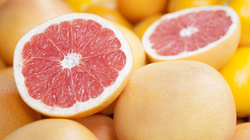 चकोतरा (ग्रेपफ्रूट) के 9 बेहतरीन फायदे grapefruit benefits in hindi