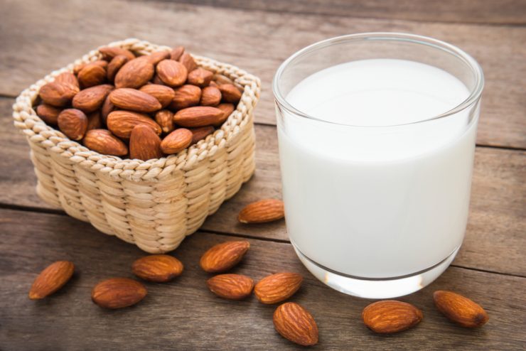 बादाम दूध फायदे almond badam milk benefits in hindi