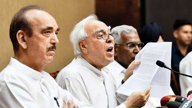 कपिल सिब्बल और गुलाम नबी आजाद