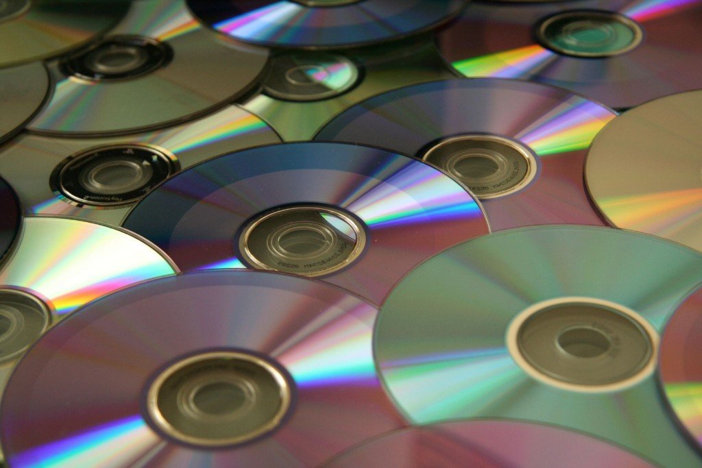 सीडी कैसे कार्य करता है? compact disk in hindi