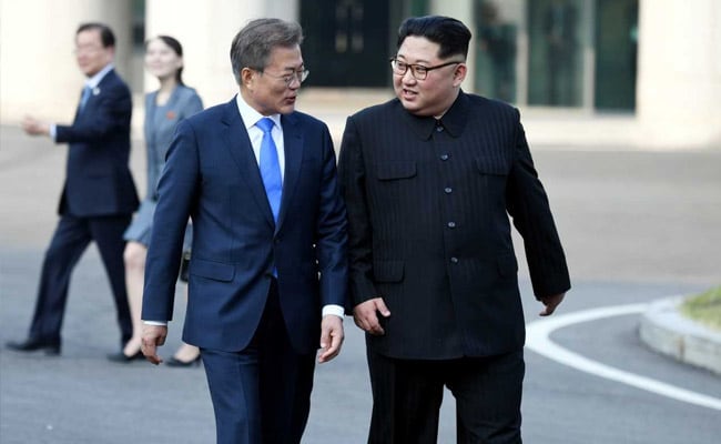 दक्षिण कोरिया के राष्ट्रपति मून जे इन और उत्तर कोरिया के नेता किम जोंग उन