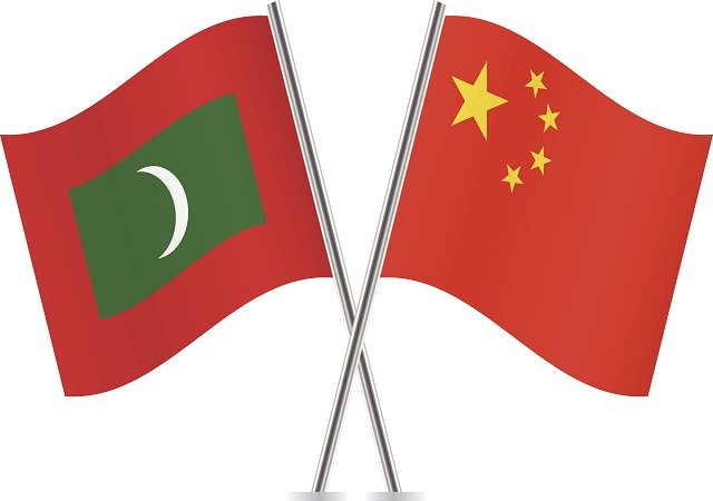 मालदीव और चीन के राष्ट्रीय ध्वज'