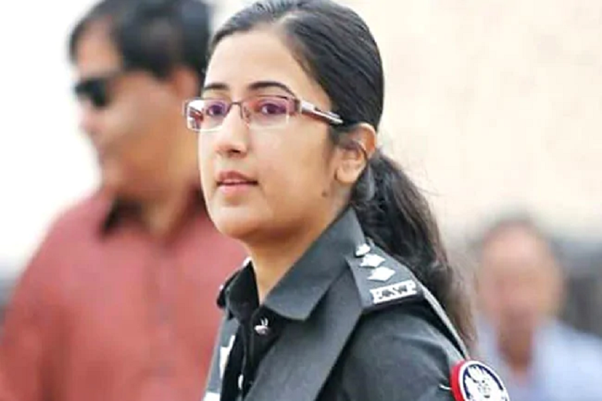पाकिस्तान की पुलिस अधिकारी