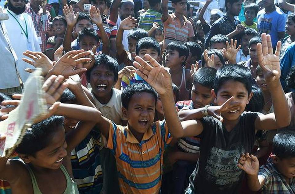 बंगलदेश के शिविरों में रोहिंग्या शरणार्थी