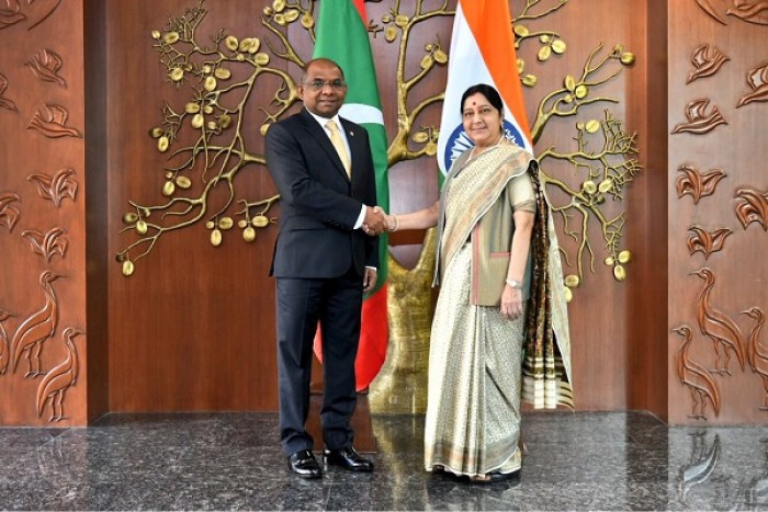 भारत की विदेश मन्त्री सुषमा स्वराज और मालदीव के विदेश मंत्री अब्दुल्ला शाहिद
