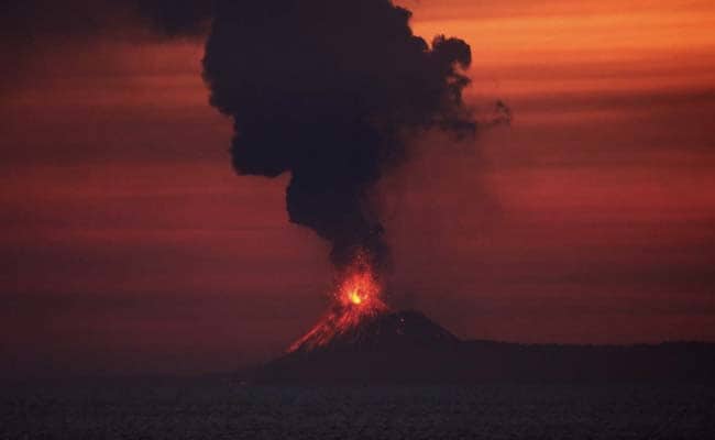 इंडोनेशिया में क्रकोताऊ ज्वालामुखी में विस्फोट