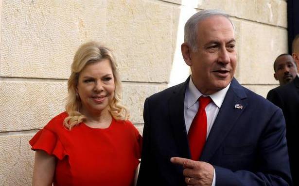 इजराइल के प्रधानमन्त्री बेंजामिन नेतान्याहू और उनकी पत्नी