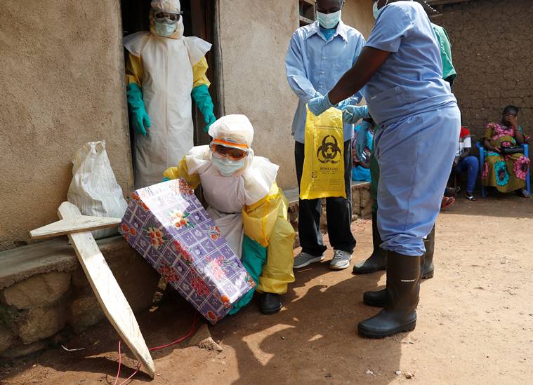 कांगो में इबोला से गयी बच्चे की जान के बाद कर्मचारी