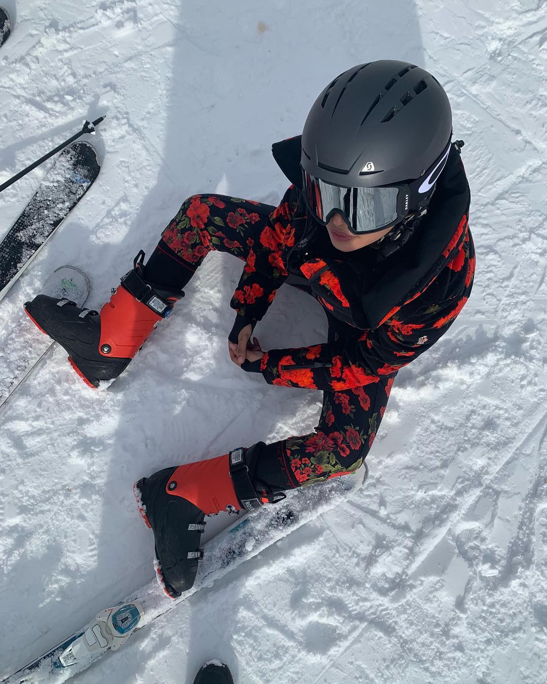 प्रियंका चोपड़ा स्की सूट 1