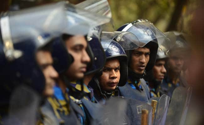 बांग्लादेश में तैनात सुरक्षा कर्मी