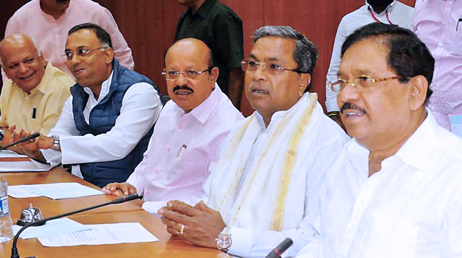 कर्नाटक: सीपीएल बैठक से चार कांग्रेस विधायक गायब, पार्टी ने जारी किया नोटिस