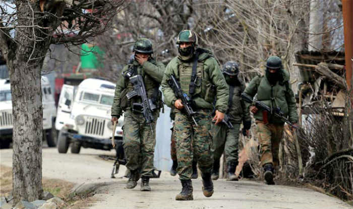 भारतीय सेना के जोश से डरा पाकिस्तान, एलओसी पर बढ़ाई तैनात सैनिकों की संख्या