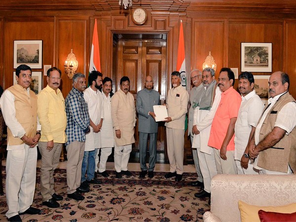 आंध्र प्रदेश को विशेष दर्ज़ा दिलाने के लिए सीएम एन चंद्रबाबू नायडू के की राष्ट्रपति राम नाथ कोविंद से मुलाकात