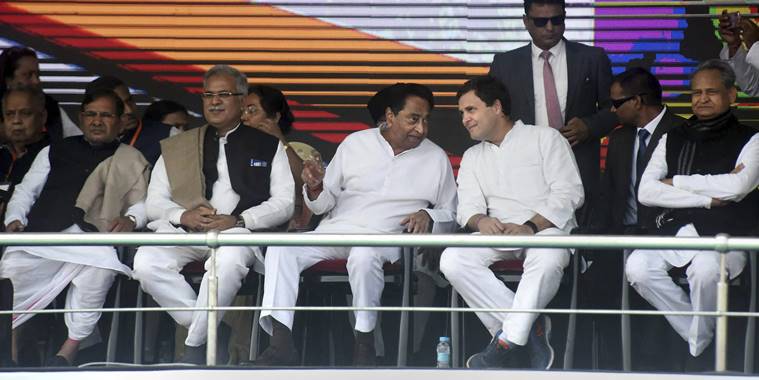 रैली में राहुल गाँधी के साथ अन्य सभी नेता। (चित्र: एएनआई)