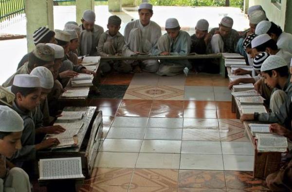 पाकिस्तानी मदरसे में ब्रितानी छात्र