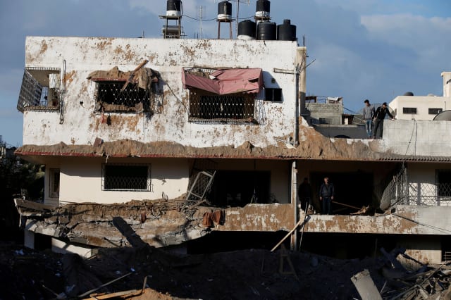 इजराइल द्वारा एयर स्ट्राइक में नष्ट हुए घर 