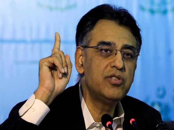 पाकिस्तानी वित्त मंत्रीन असद उमर