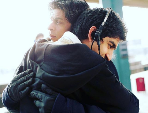 कभी अलविदा ना कहना: अयान मुख़र्जी ने शाहरुख़ खान के साथ एक पुरानी तस्वीर डालकर की यादें ताजा