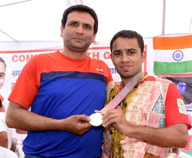 amit panghal with coach anil