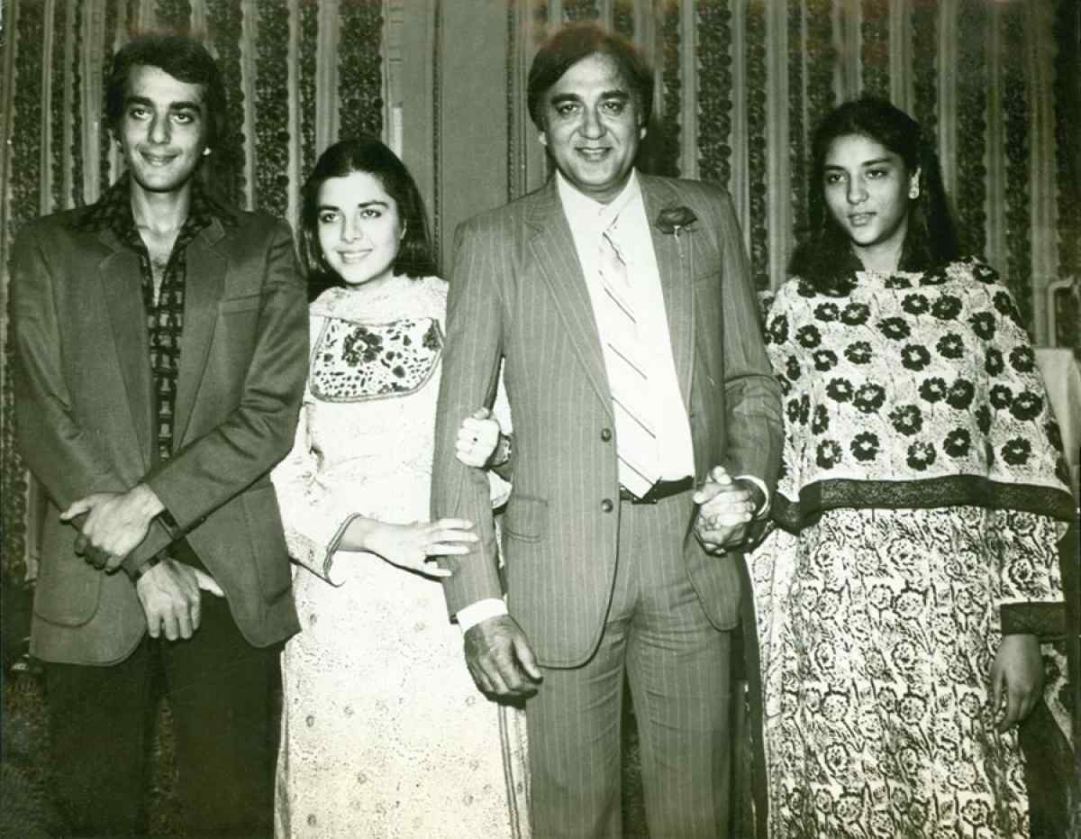 संजय दत्त, प्रिया दत्त नें पिता सुनील दत्त की पुण्यतिथि पर उन्हें याद किया,  sanjay dutt remember sunil dutt, news in hindi