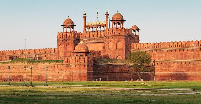 essay on red fort in hindi