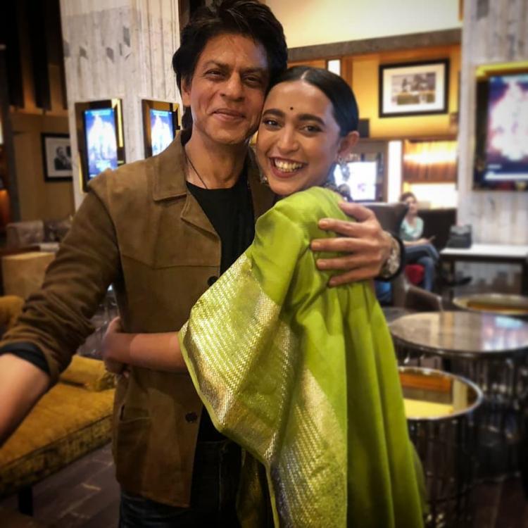 सयानी गुप्ता ने शाहरुख़ खान के साथ तस्वीर खिंचवाकर बुलाया खुद को दुनिया की सबसे खुश लड़की