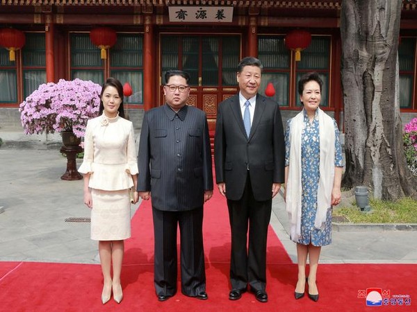 North Korean leader Kim Jong Un and wife Ri Sol Ju, and Chinese President Xi Jinping and wife Peng Liyuan pose for a photo