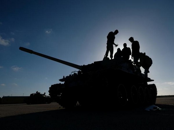 लीबिया: हफ्तार की सेना ने दोबारा त्रिपोली हवाईअड्डे पर किया हमला