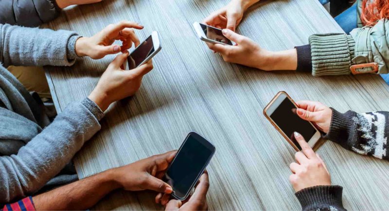 addiction of mobile phones essay in hindi