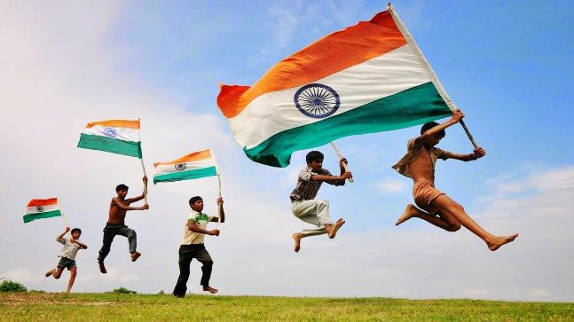 Paragraph on independence day in hindi