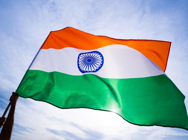 paragraph on indian national flag in hindi