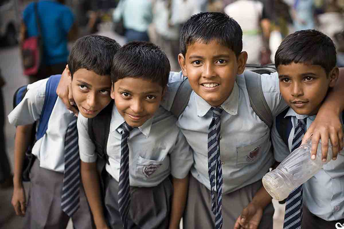 essay on school life in hindi