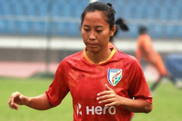 Indian Women S Football Team Striker Bala Devi Starts Trial With Rangers Fc भ रत य मह ल फ टब ल ट म स ट र इकर ब ल द व न र जर स एफस क स थ ट र यल श र क य