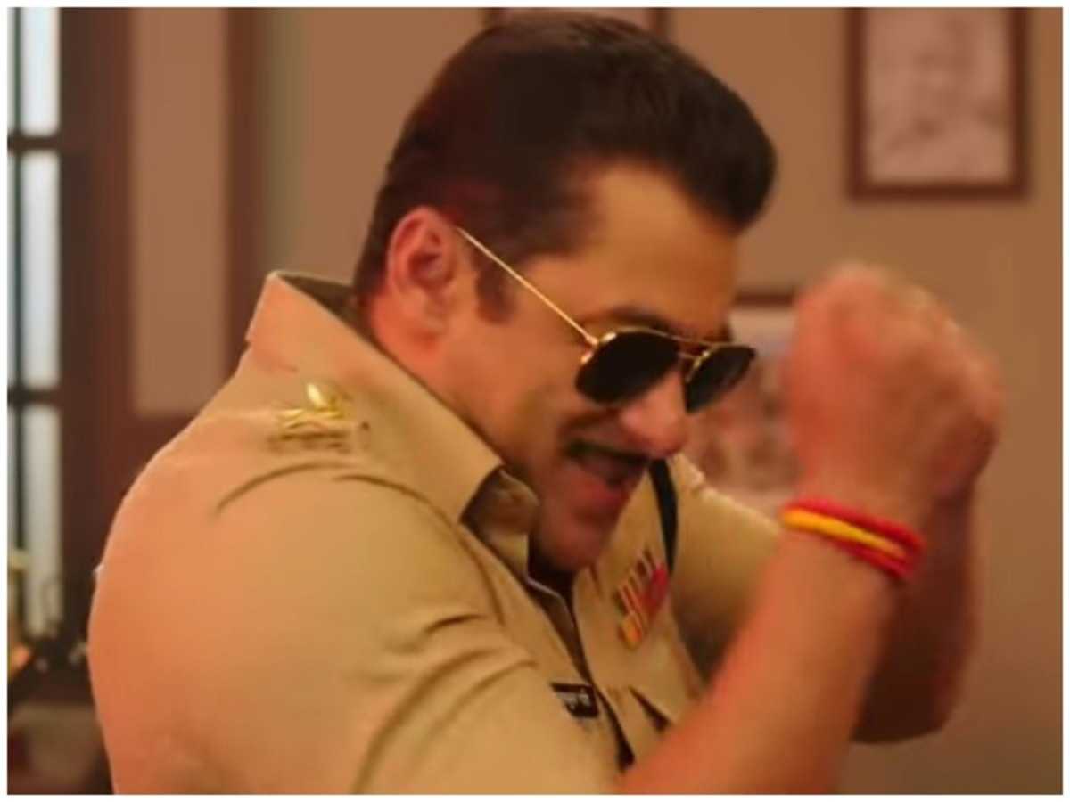 Chulbul Pandey Wishing salmaan on his 54th birthday