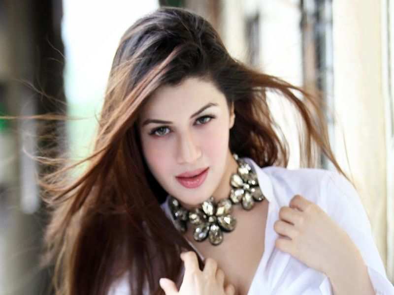 Kainaat Arora biography