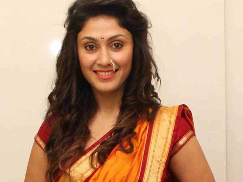 Manjari Fadnis biography