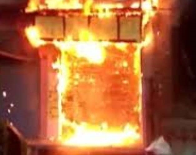 बिहार : वैशाली में कपड़े की दुकान में आग लगने से दो लोगों की मौत - Bihar:  Two killed in clothes shop fire in Vaishali
