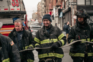 न्यूयॉर्क के ब्रोंक्स की एक बिल्डिंग में लगी भयंकर आग