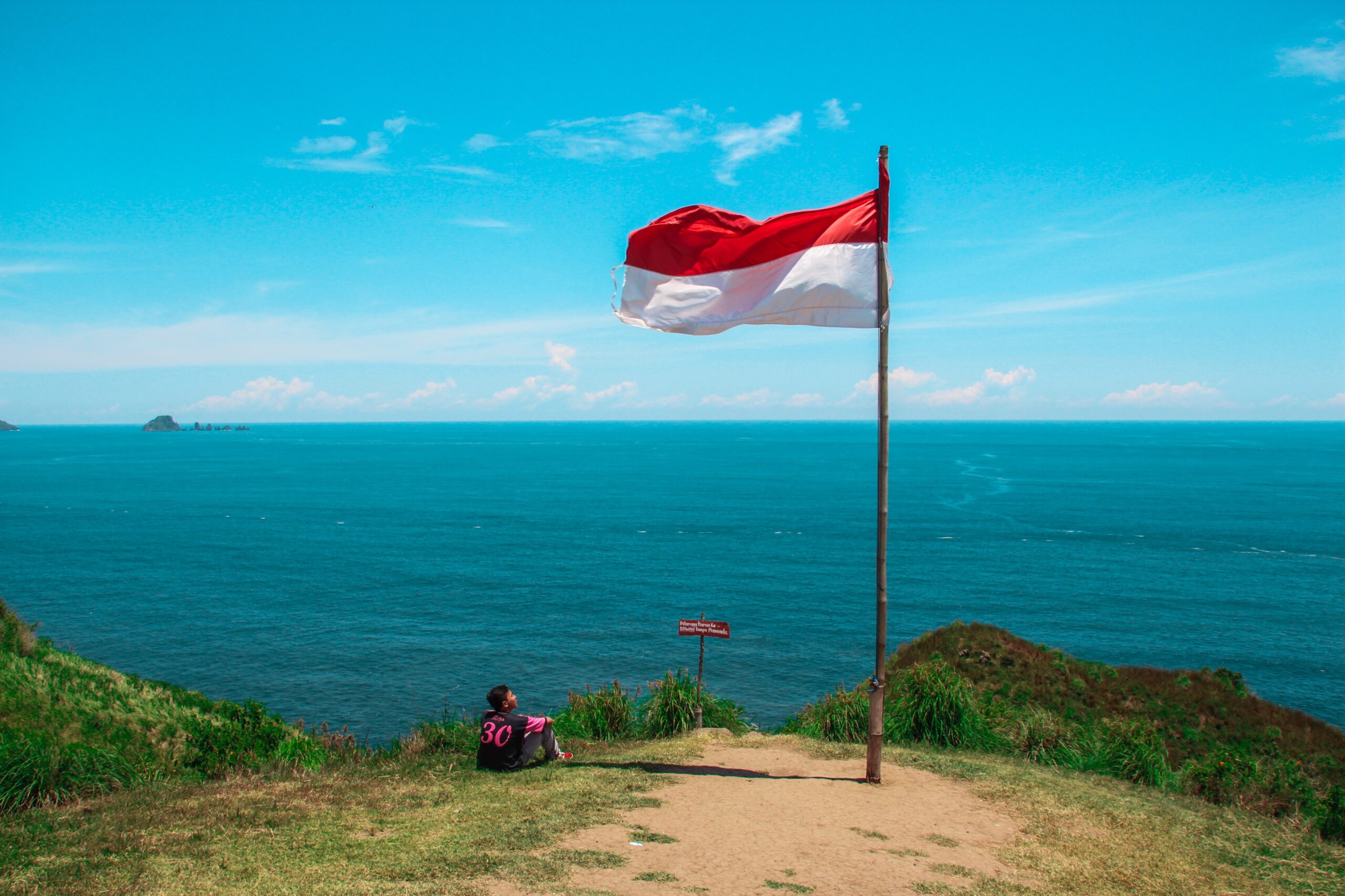 ऐसा क्या हुआ कि इंडोनेशिया (Indonesia ) को अपनी राजधानी ( Capital) स्थानांतरित करनी पड़ी ?