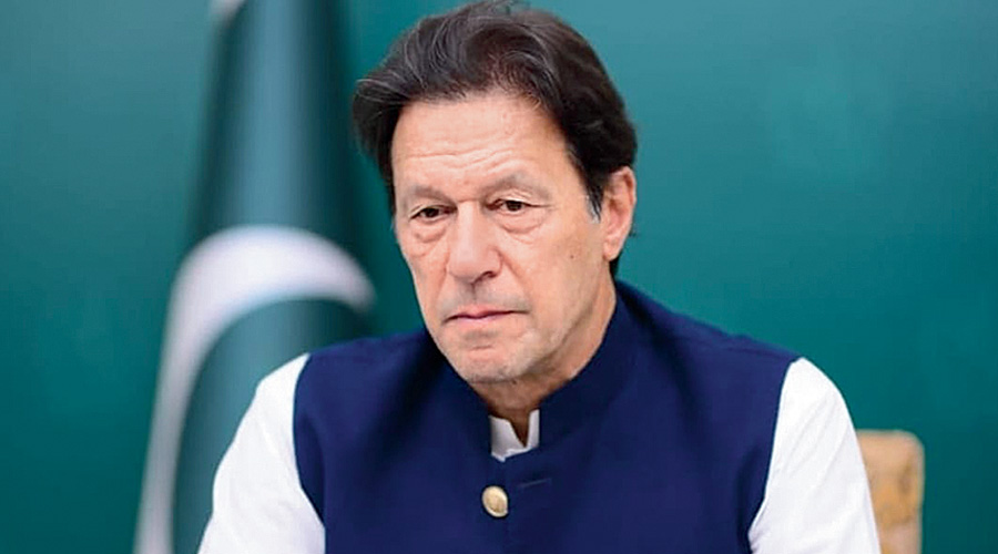 पाकिस्तान के वज़ीर ए आजम इमरान खान ( Imran Khan) ने बुधवार को कहा कि वह शुक्रवार को होने वाले अविश्वास प्रस्ताव से पहले "किसी भी हालत में इस्तीफा नहीं देंगे"।
