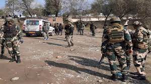 जम्मू-कश्मीर के बारामूला में आतंकियों ने सरपंच की गोली मारकर हत्या।