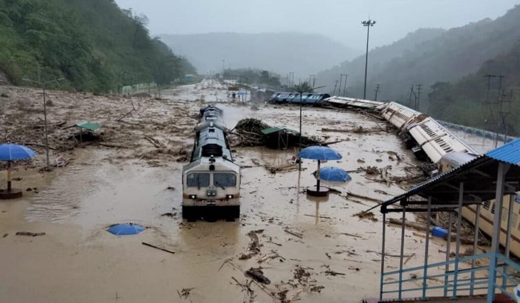 असम में पिछले महीने बारिश और भूस्खलन के कारण तबाह हुआ न्यू हॉफलोंग स्टेशन