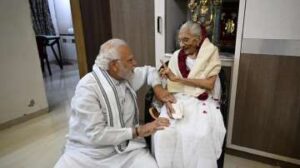 PM Modi With His Mother