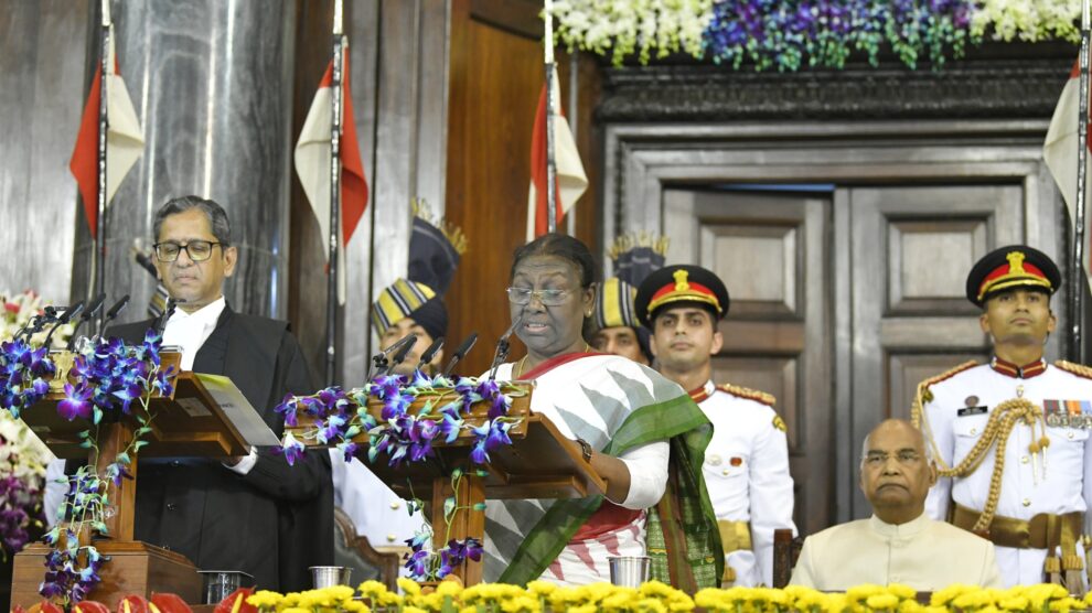 द्रौपदी मुर्मू ने ली भारत की 15वीं राष्ट्रपति के रूप में शपथ, पद पर आसीन होने वाली पहली आदिवासी और दूसरी महिला